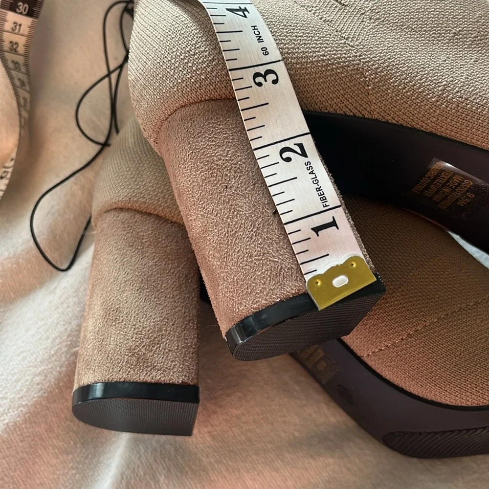 Boot - Picture 4 of 9